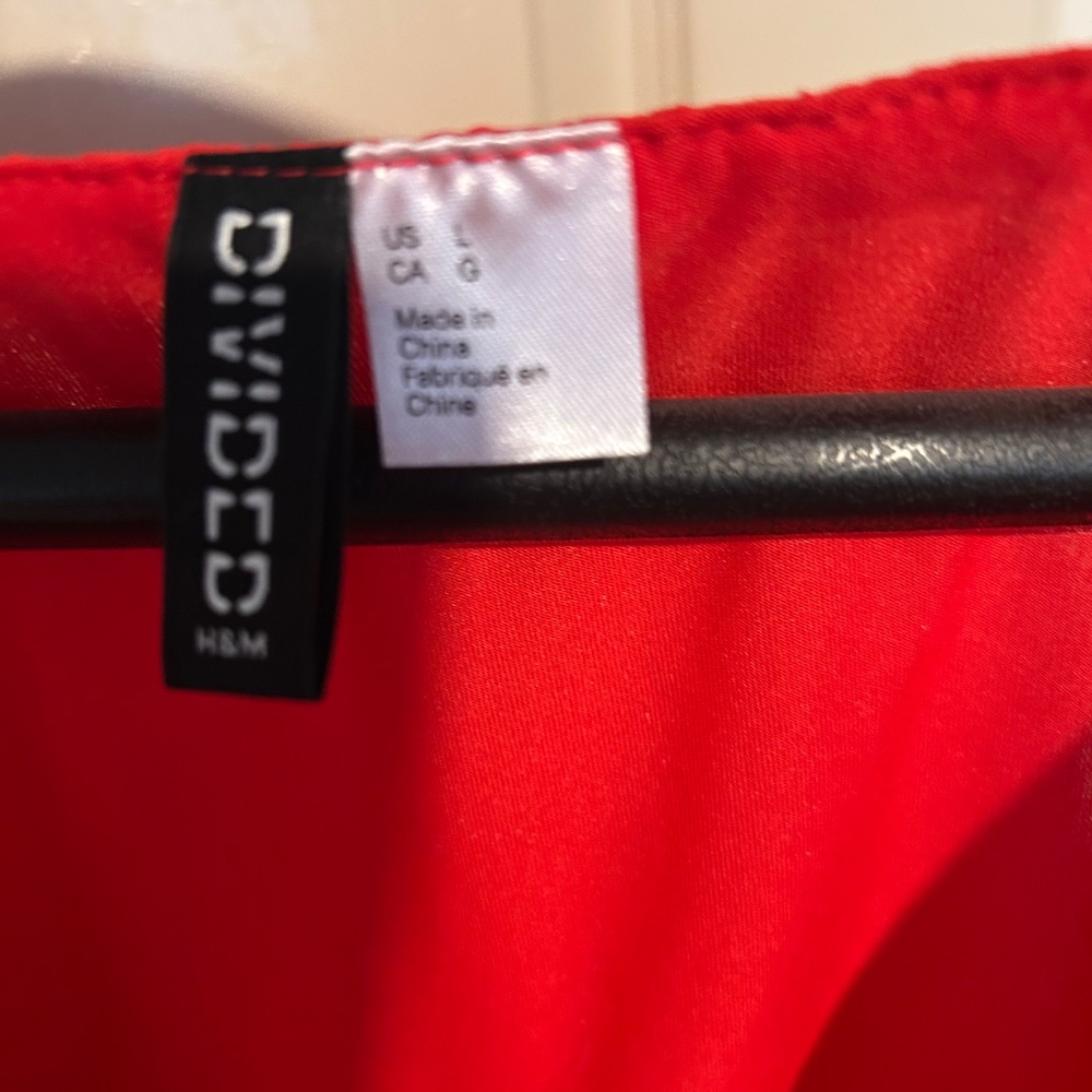 Red dress - Picture 2 of 3